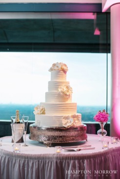 la cima club cake pinspot and uplighting